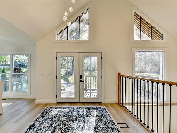 5th image of 1695 Maple Ridge Dr