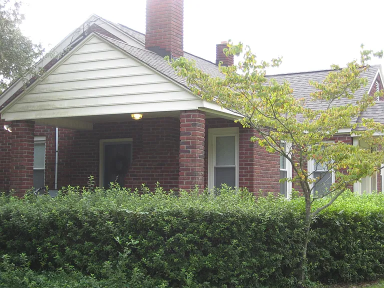 1217 Hollywood Dr — Photo 2