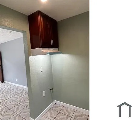 2327 E Myrrh St #D — Photo 6