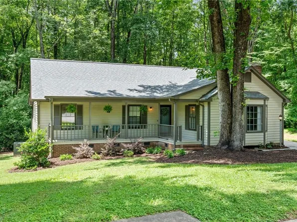 4421 Forest Walk Dr, Greensboro, NC 27455