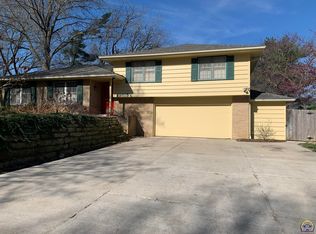 2815 SW Macvicar Ave, Topeka, KS 66611