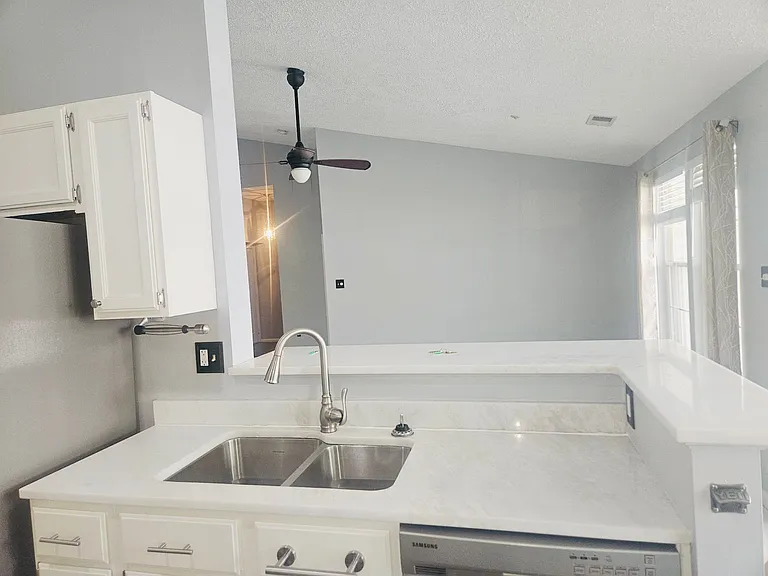 5650 Wade Ct #L — Photo 3