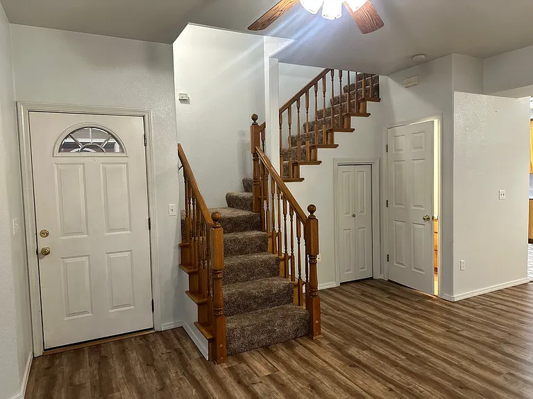 1515 Hollyhock Dr — Photo 3
