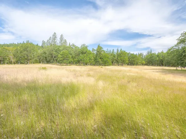 Livingston Way, Grants Pass, OR 97526