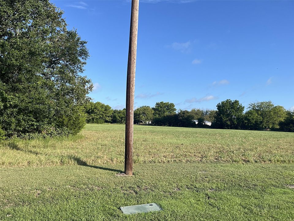 2nd image of 220 Tomahawk Dr