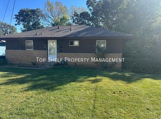3935 Oakshire Rd, Des Moines, IA 50310