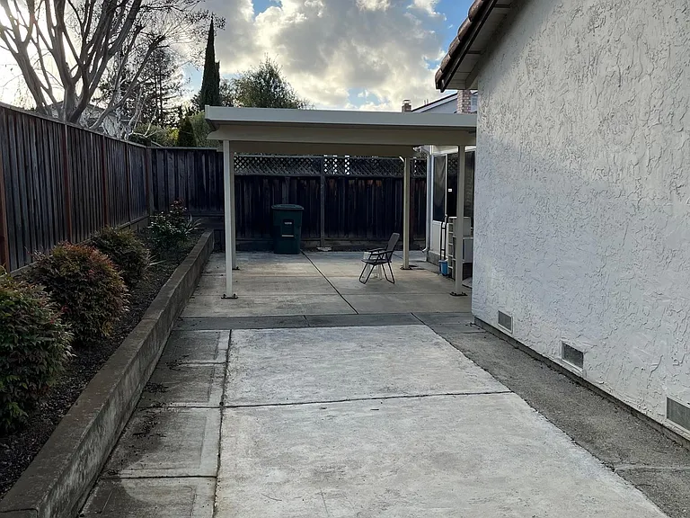 944 Erica Dr — Photo 8