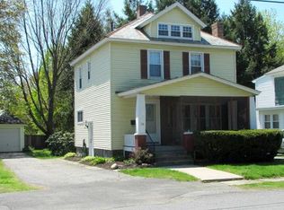 136 Oak Grove Ave, Brattleboro, VT 05301