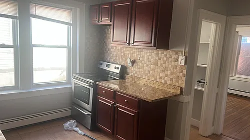 40 Dewey St Photo 1