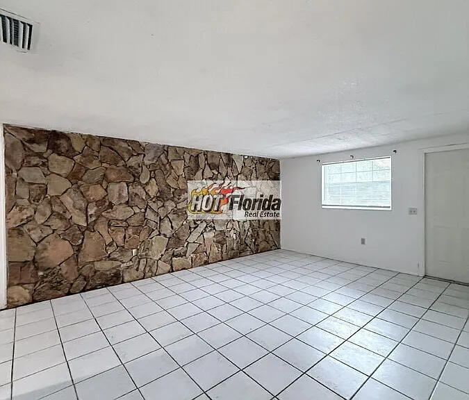1003 Wildflower St #B — Photo 5