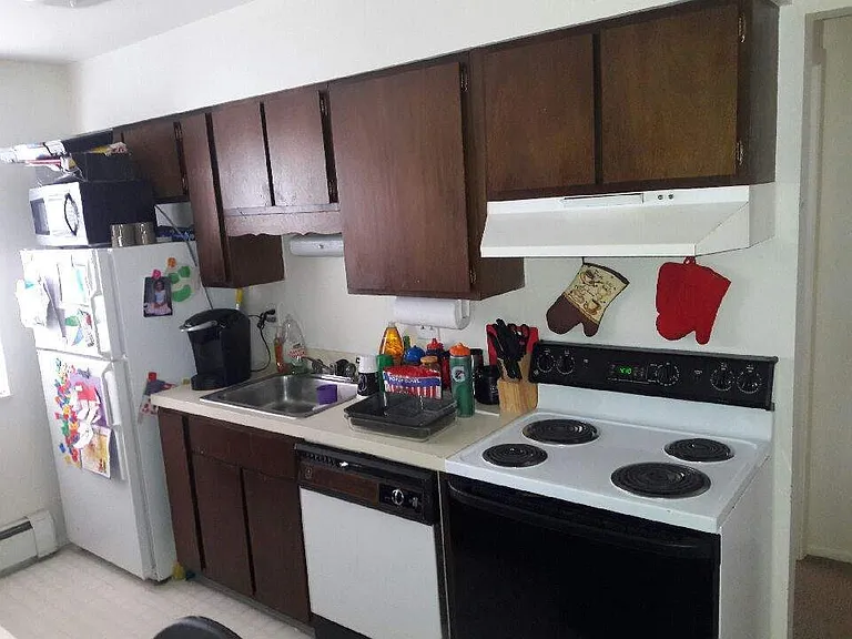 2897 Greenland Drive — Photo 4