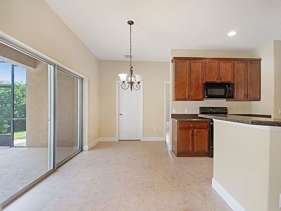 3rd image of 8 Laurel Dr