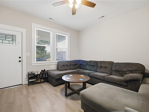 5th image of 413 Highland Ave