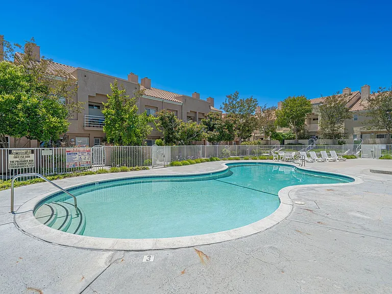25712 Holiday Cir #D — Photo 24