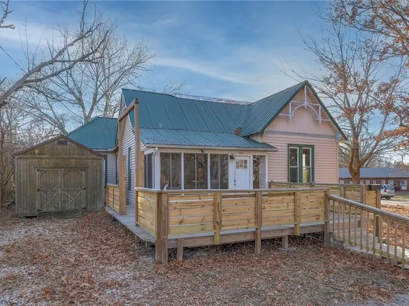 107 W 5th St, Holden, MO 64040