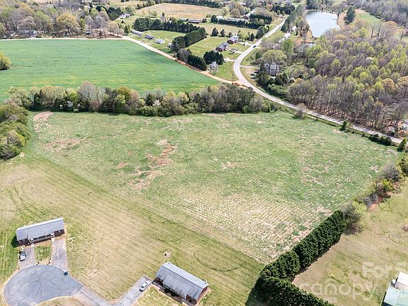 2nd image of 1727 Boggs Rd