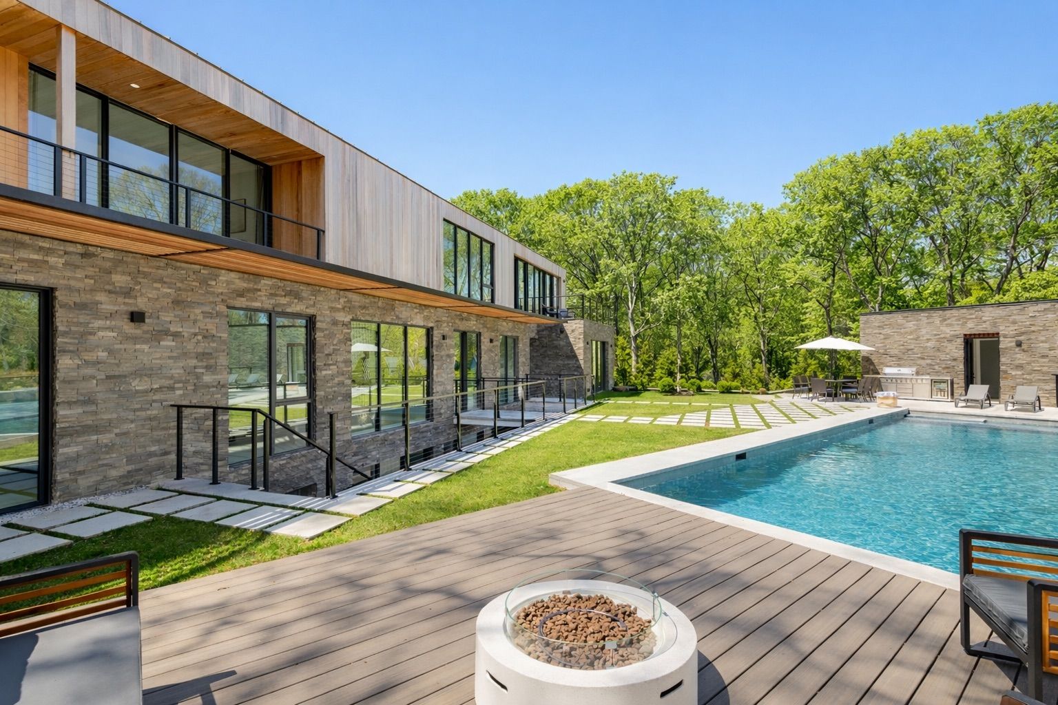 Saltwater Pool with Infinity Edge