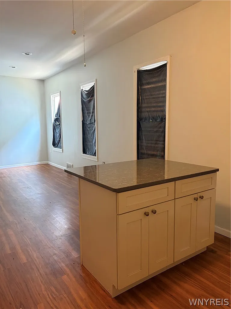 2 bed, 1.0 bath, 779 sqft, $1,500 — Photo 2