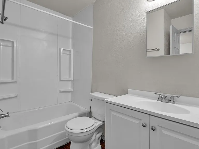 2107 S Main St #D — Photo 6