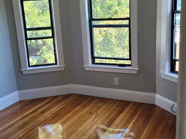 2 Thane St APT 3, Dorchester, MA 02124