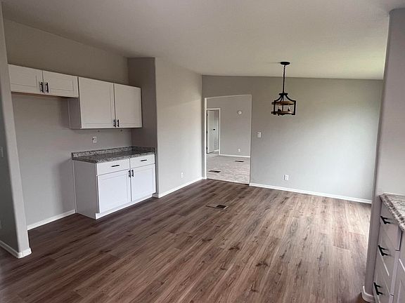 3rd image of 17235 S Irving Ave