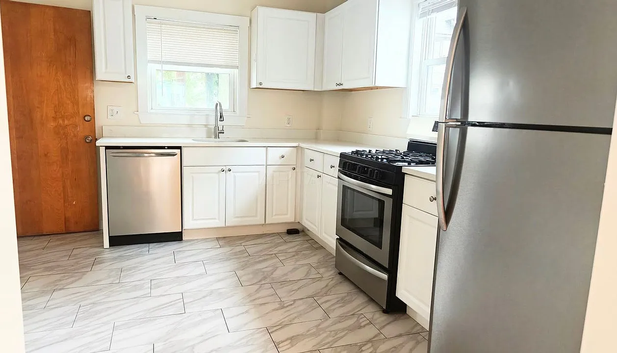 197 Middlesex Ave — Photo 1