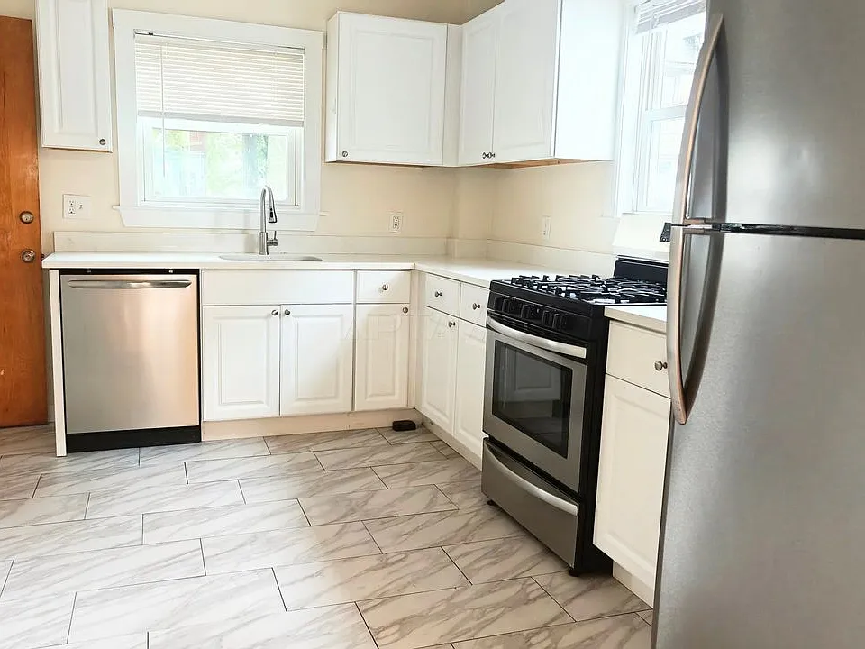 197 Middlesex Ave #1