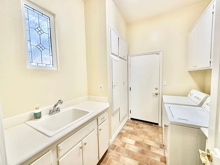 933 Highland Park — Photo 64
