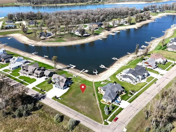 2000 Larson Rd, Bismarck, ND 58504