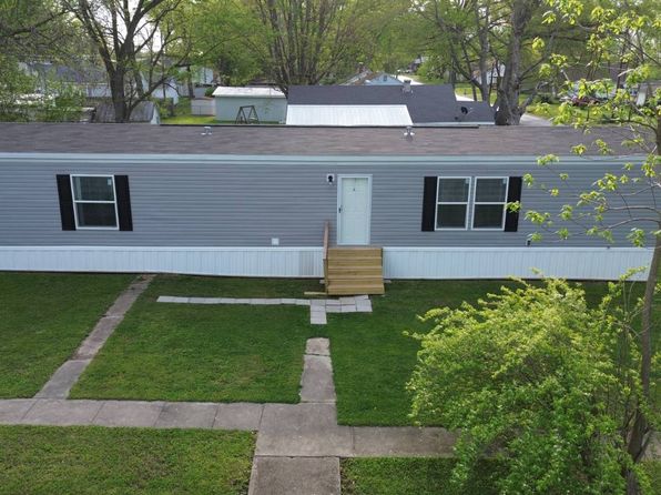 503 S Walnut St, Wayne City, IL 62895