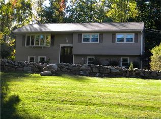 8 Twinkle Rd, Airmont, NY 10901