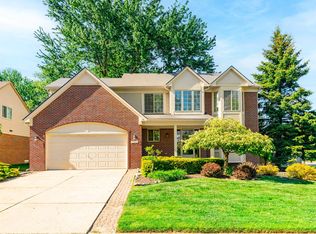 22006 Cherrywood Rd, Woodhaven, MI 48183