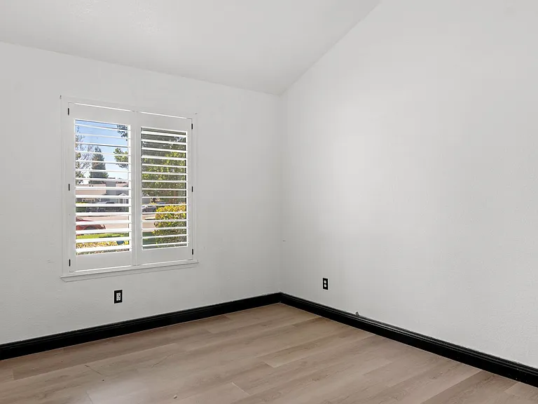 841 Northampton Ct — Photo 9