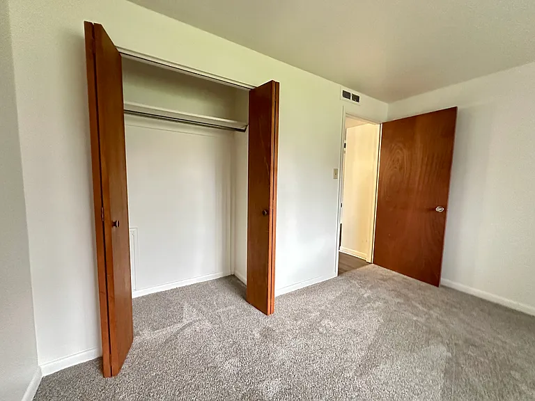 Edgewood Apartments — Photo 34