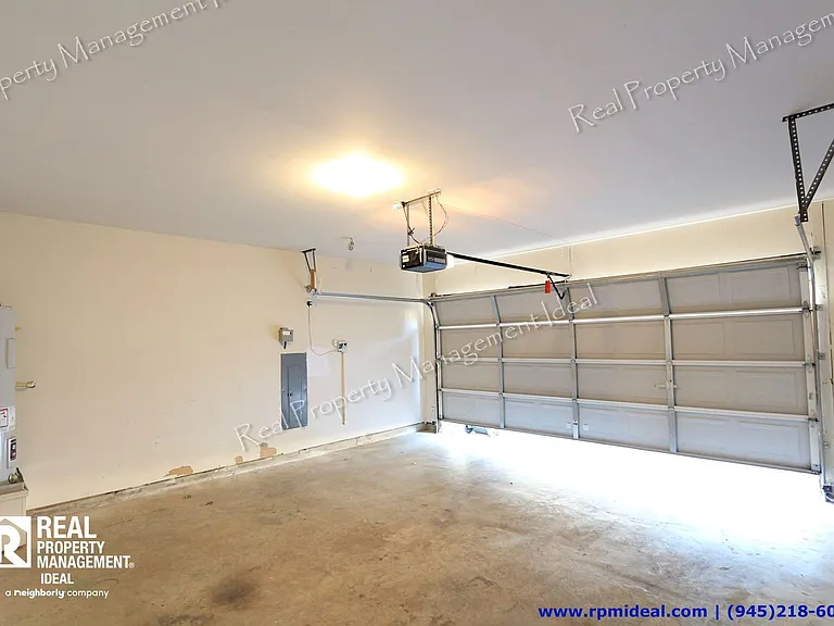 1910 Pin Oak Ln — Photo 36