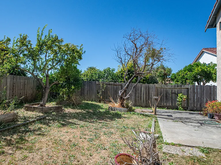 321 Brookshire Ct — Photo 39