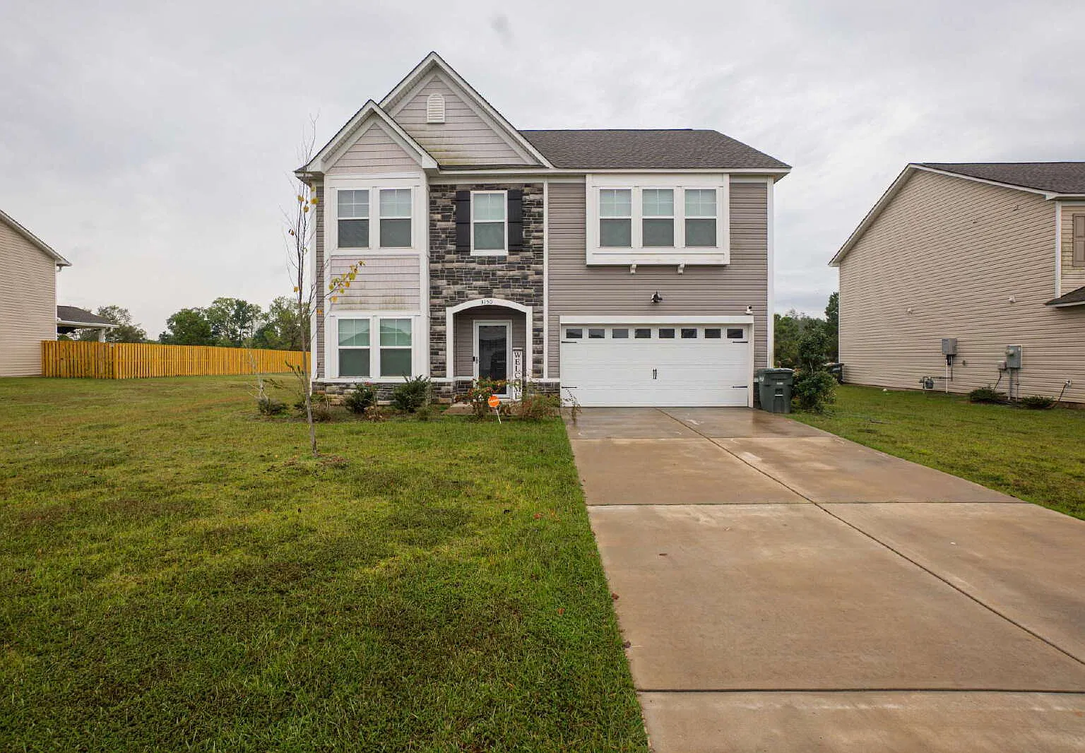 4 bed, 2.5 bath, 2250 sqft, $2,100 — Photo 2