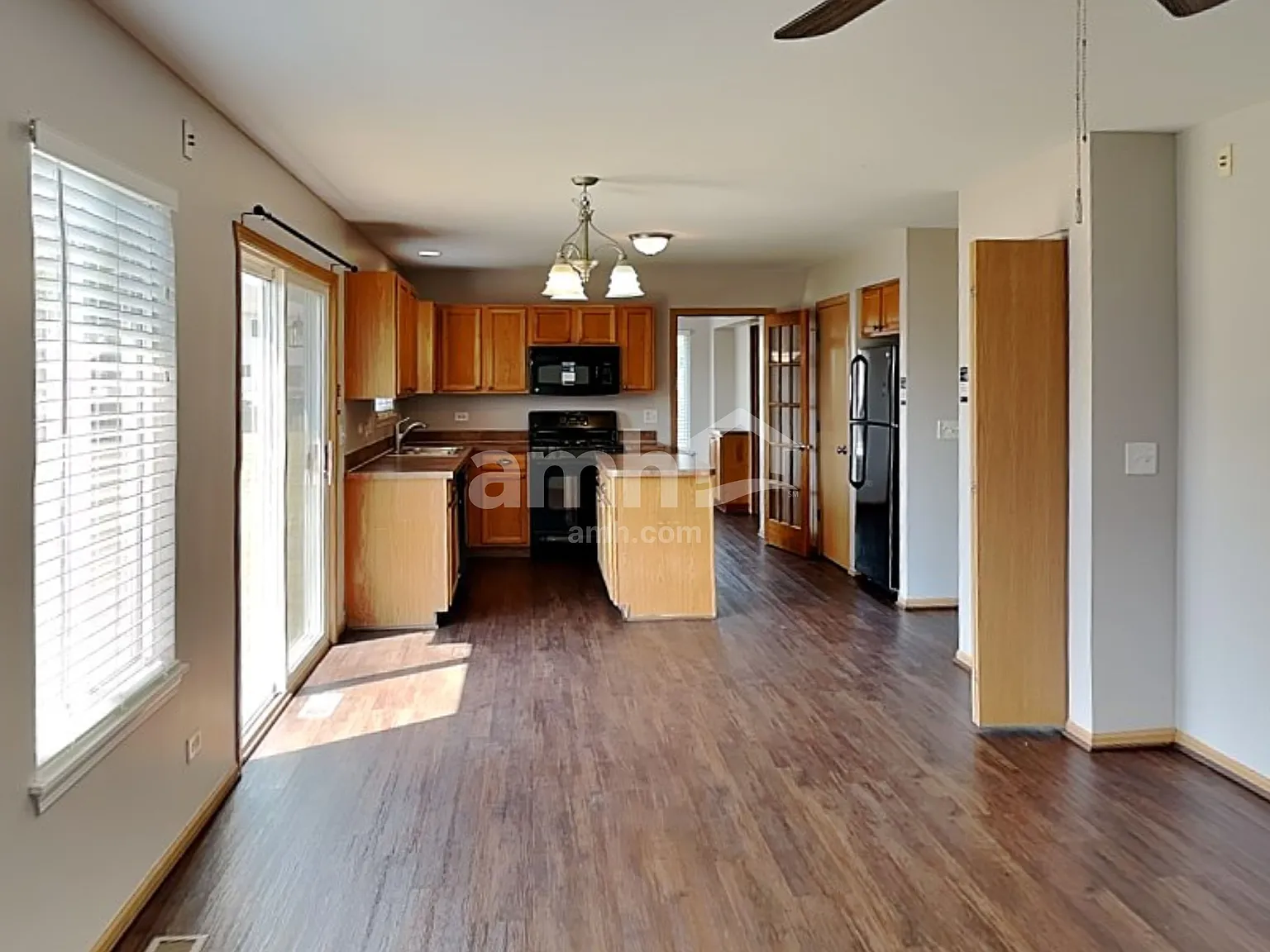 3 bed, 2.5 bath, 1604 sqft, $2,590 — Photo 3