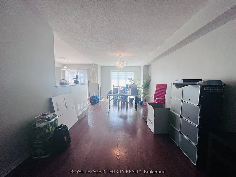 29 Chesapeake Cres — Photo 2