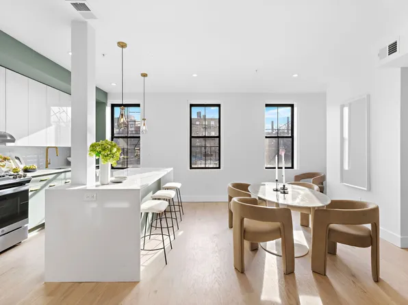 322 3rd Street C image 3 of 27