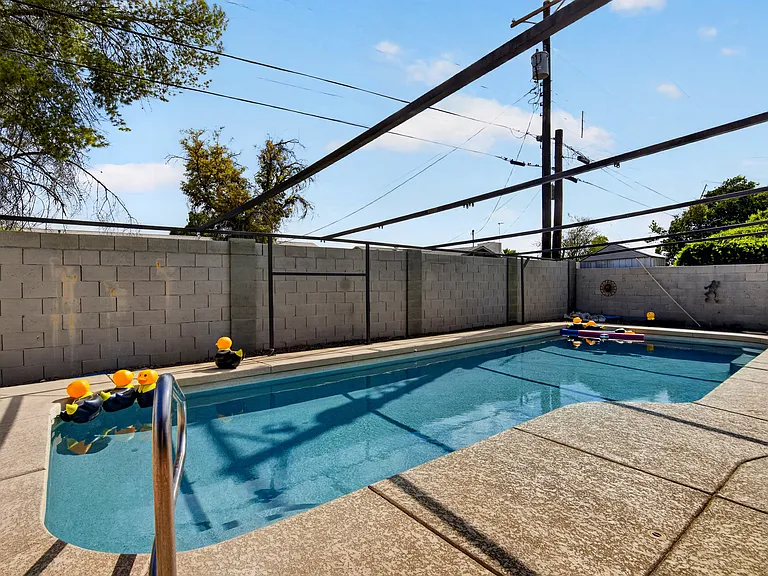 123 E Erie Dr — Photo 45