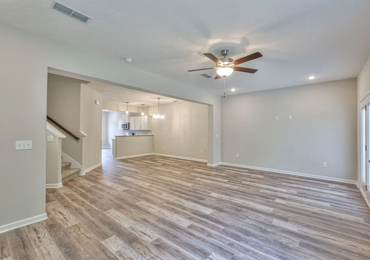 Like New Stunning 3 Bed 2.5 Bath In Manchester! — Photo 4