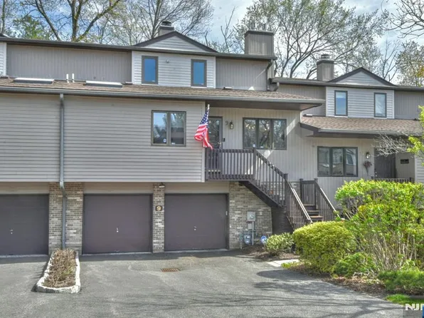 9 Peach Hill Ct, Ramsey, NJ 07446