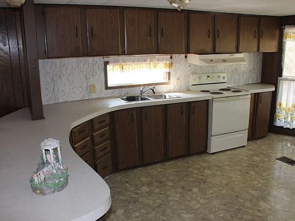 4th image of 121 Brett Dr