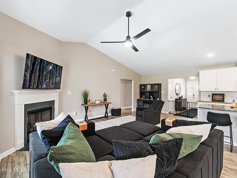 242 Legacy Ln — Photo 9