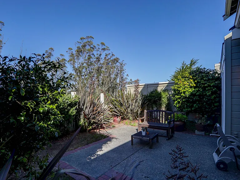 216 Greenview Dr — Photo 40