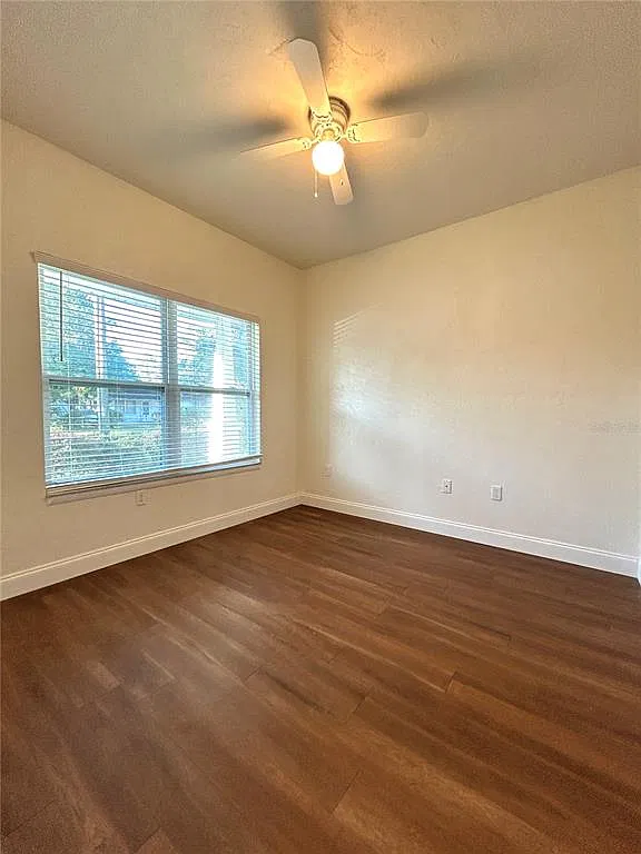3 bed, 2.0 bath, 1194 sqft, $2,000 — Photo 2