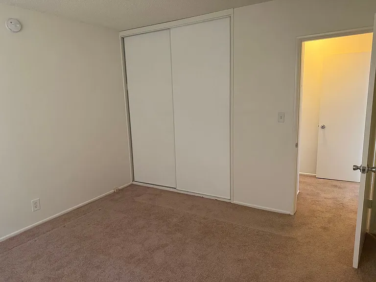 6851-67-63 Whitsett Ave — Photo 9