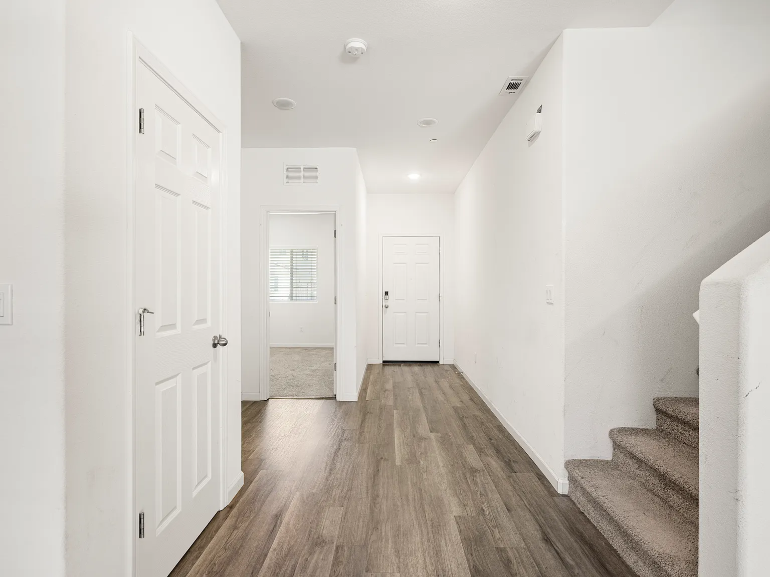 4 bed, 2213 sqft, $2,900 — Photo 3