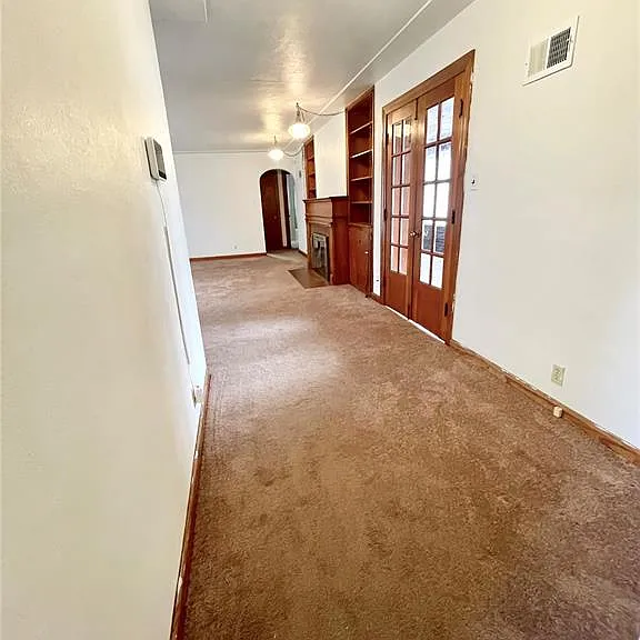 1911 Foster Dr — Photo 5